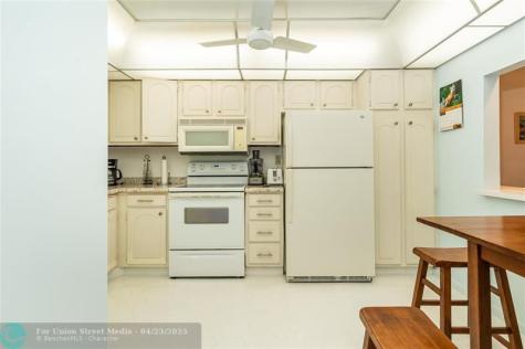 9611 N Hollybrook Lake Drive Pembroke Pines FL 33025