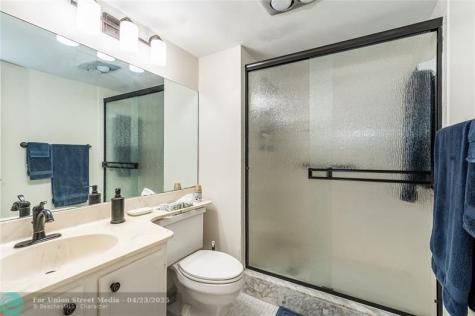 9611 N Hollybrook Lake Drive Pembroke Pines FL 33025