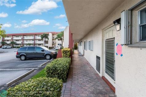 9611 N Hollybrook Lake Drive Pembroke Pines FL 33025