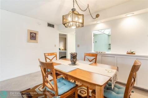9611 N Hollybrook Lake Drive Pembroke Pines FL 33025