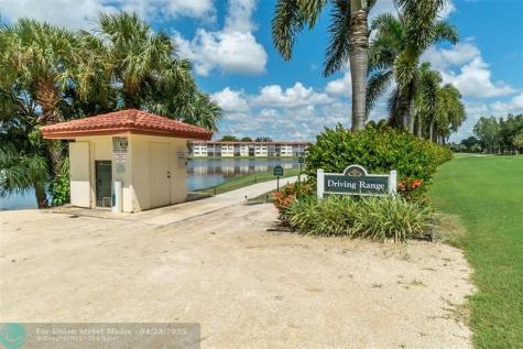 9611 N Hollybrook Lake Drive Pembroke Pines FL 33025