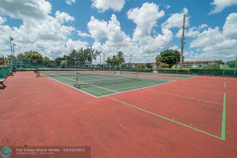 9611 N Hollybrook Lake Drive Pembroke Pines FL 33025