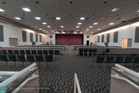 9611 N Hollybrook Lake Drive Pembroke Pines FL 33025