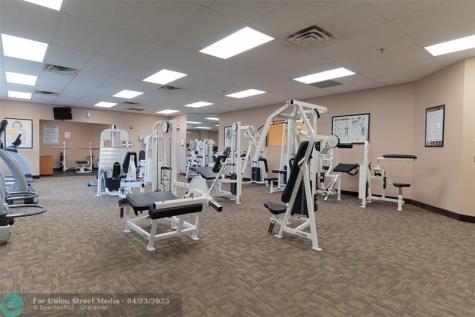 9611 N Hollybrook Lake Drive Pembroke Pines FL 33025