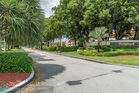 9611 N Hollybrook Lake Drive Pembroke Pines FL 33025