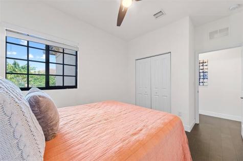 4222 E Dixie Highway Oakland Park FL 33334
