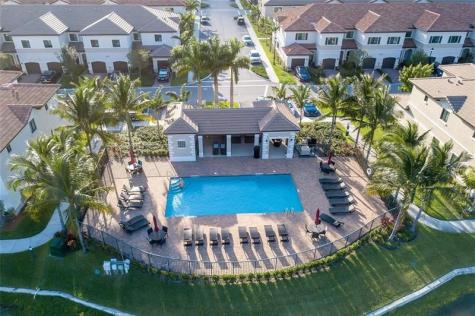 4222 E Dixie Highway Oakland Park FL 33334