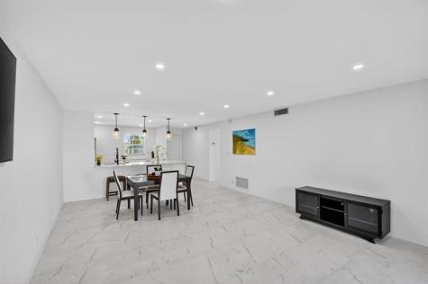 2300 NE 1st Lane Boynton Beach FL 33435