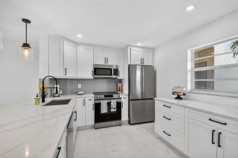 2300 NE 1st Lane Boynton Beach FL 33435