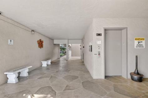 2300 NE 1st Lane Boynton Beach FL 33435