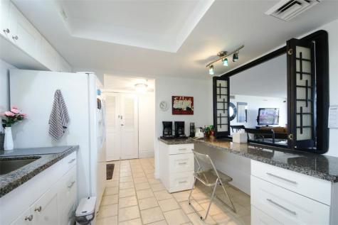 2480 Presidential Way West Palm Beach FL 33401