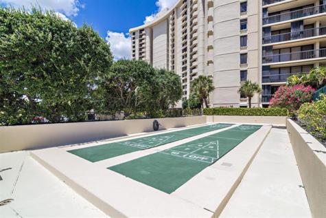 2480 Presidential Way West Palm Beach FL 33401