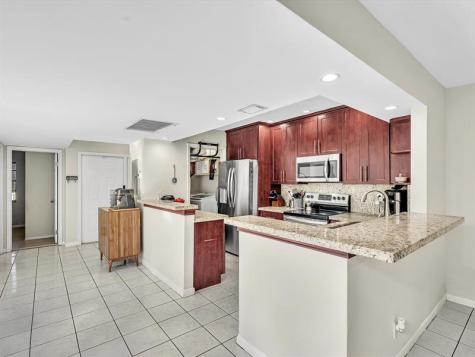 2551 N 40th Avenue Hollywood FL 33021