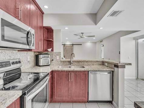 2551 N 40th Avenue Hollywood FL 33021