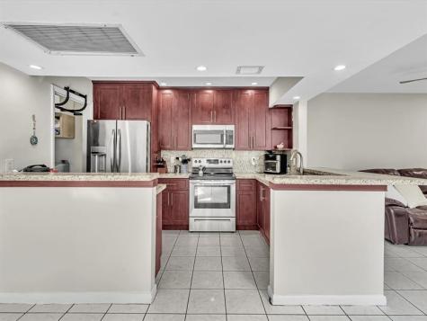 2551 N 40th Avenue Hollywood FL 33021