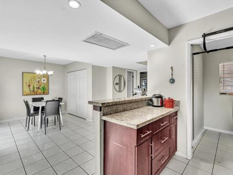 2551 N 40th Avenue Hollywood FL 33021