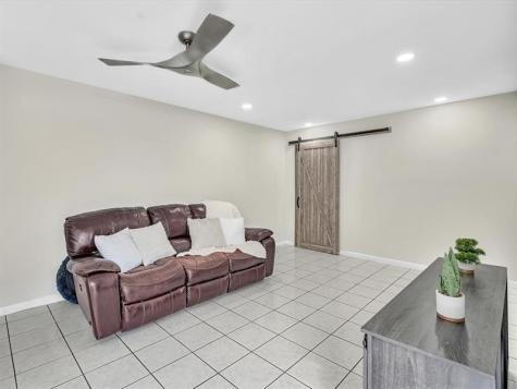 2551 N 40th Avenue Hollywood FL 33021