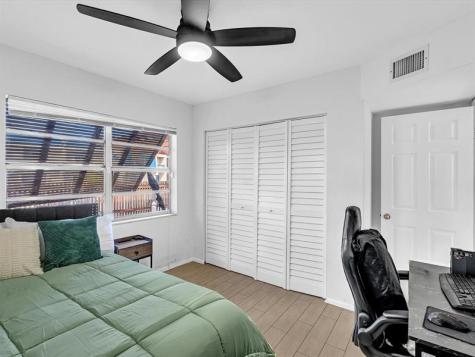 2551 N 40th Avenue Hollywood FL 33021