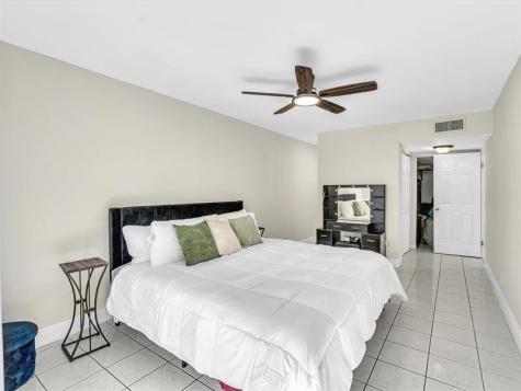 2551 N 40th Avenue Hollywood FL 33021
