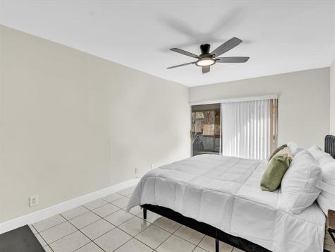 2551 N 40th Avenue Hollywood FL 33021