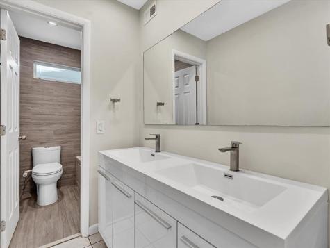 2551 N 40th Avenue Hollywood FL 33021