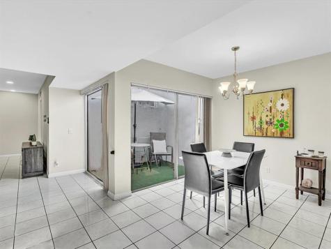 2551 N 40th Avenue Hollywood FL 33021