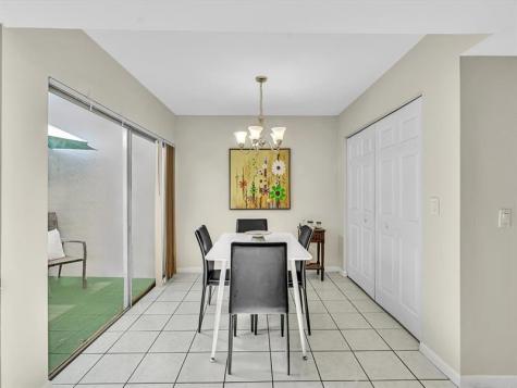2551 N 40th Avenue Hollywood FL 33021