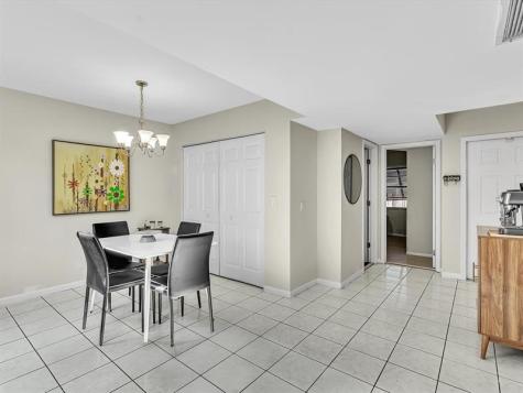 2551 N 40th Avenue Hollywood FL 33021
