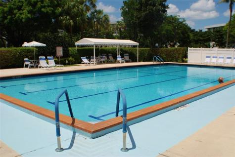 3980 Oaks Clubhouse Drive Pompano Beach FL 33069