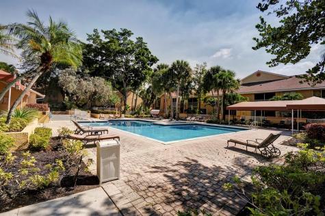 913 Coral Club Drive Coral Springs FL 33071