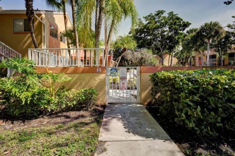 913 Coral Club Drive Coral Springs FL 33071