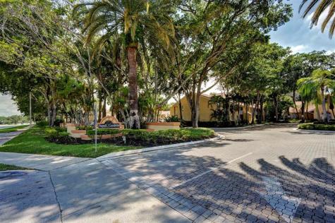 913 Coral Club Drive Coral Springs FL 33071