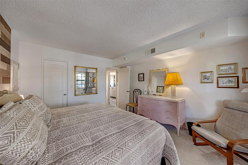 3980 Oaks Clubhouse Drive Pompano Beach FL 33069