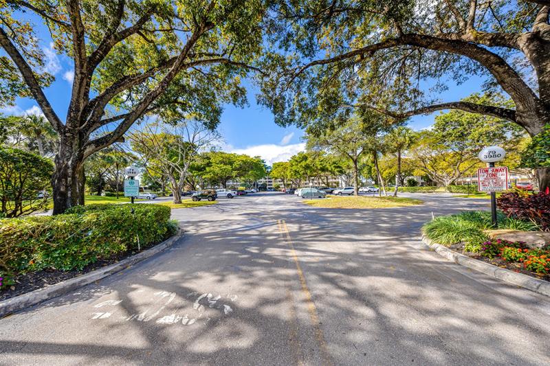 3980 Oaks Clubhouse Drive Pompano Beach FL 33069