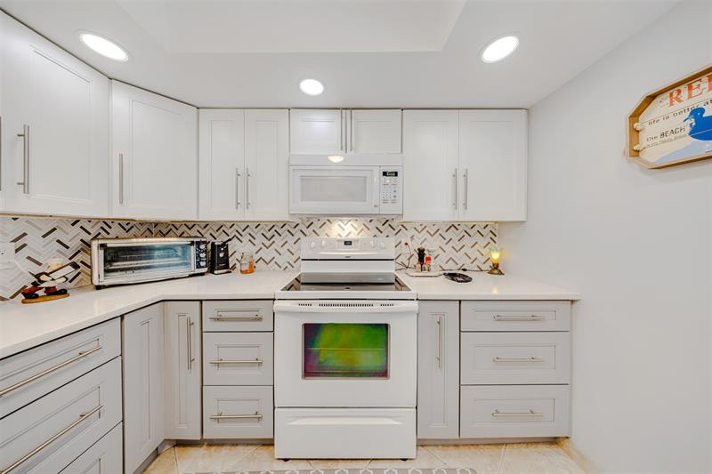 3980 Oaks Clubhouse Drive Pompano Beach FL 33069