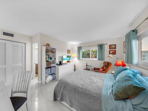 2515 NE 1st Court Boynton Beach FL 33435