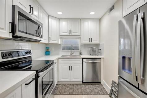 9720 S Hollybrook Lake Drive Pembroke Pines FL 33025