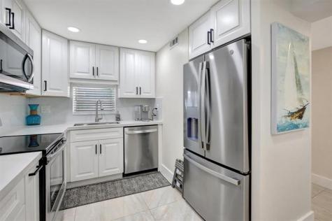 9720 S Hollybrook Lake Drive Pembroke Pines FL 33025
