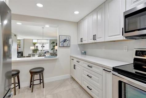 9720 S Hollybrook Lake Drive Pembroke Pines FL 33025