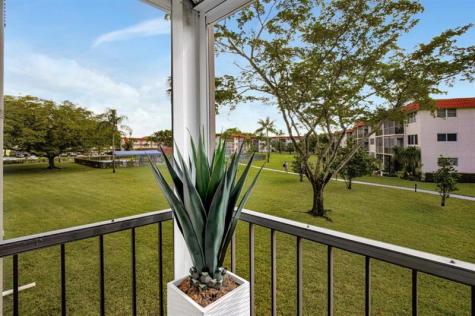 9720 S Hollybrook Lake Drive Pembroke Pines FL 33025