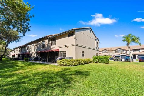 9129 N Vineyard Lake Drive Plantation FL 33324