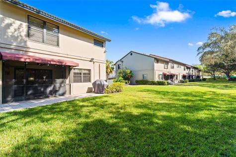 9129 N Vineyard Lake Drive Plantation FL 33324