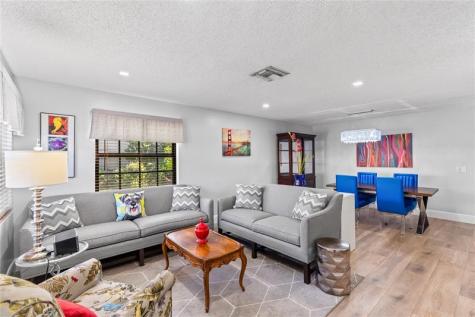 9129 N Vineyard Lake Drive Plantation FL 33324