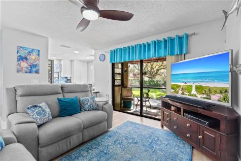 9129 N Vineyard Lake Drive Plantation FL 33324