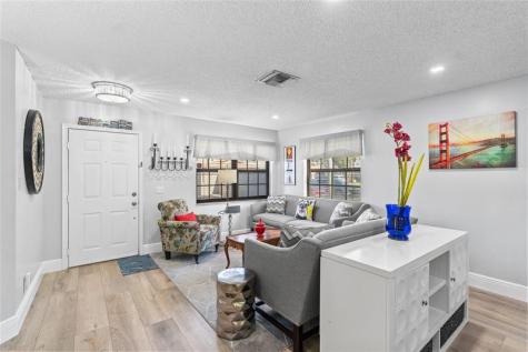9129 N Vineyard Lake Drive Plantation FL 33324