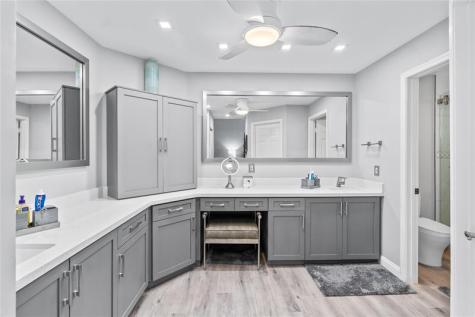 9129 N Vineyard Lake Drive Plantation FL 33324