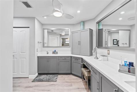 9129 N Vineyard Lake Drive Plantation FL 33324