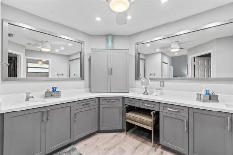 9129 N Vineyard Lake Drive Plantation FL 33324