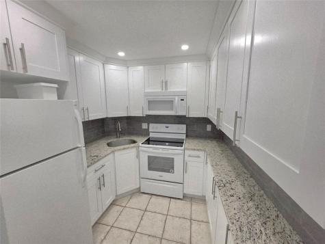 3200 NE 7th Court Pompano Beach FL 33062