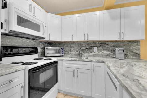 1560 Mckinley Street Hollywood FL 33020